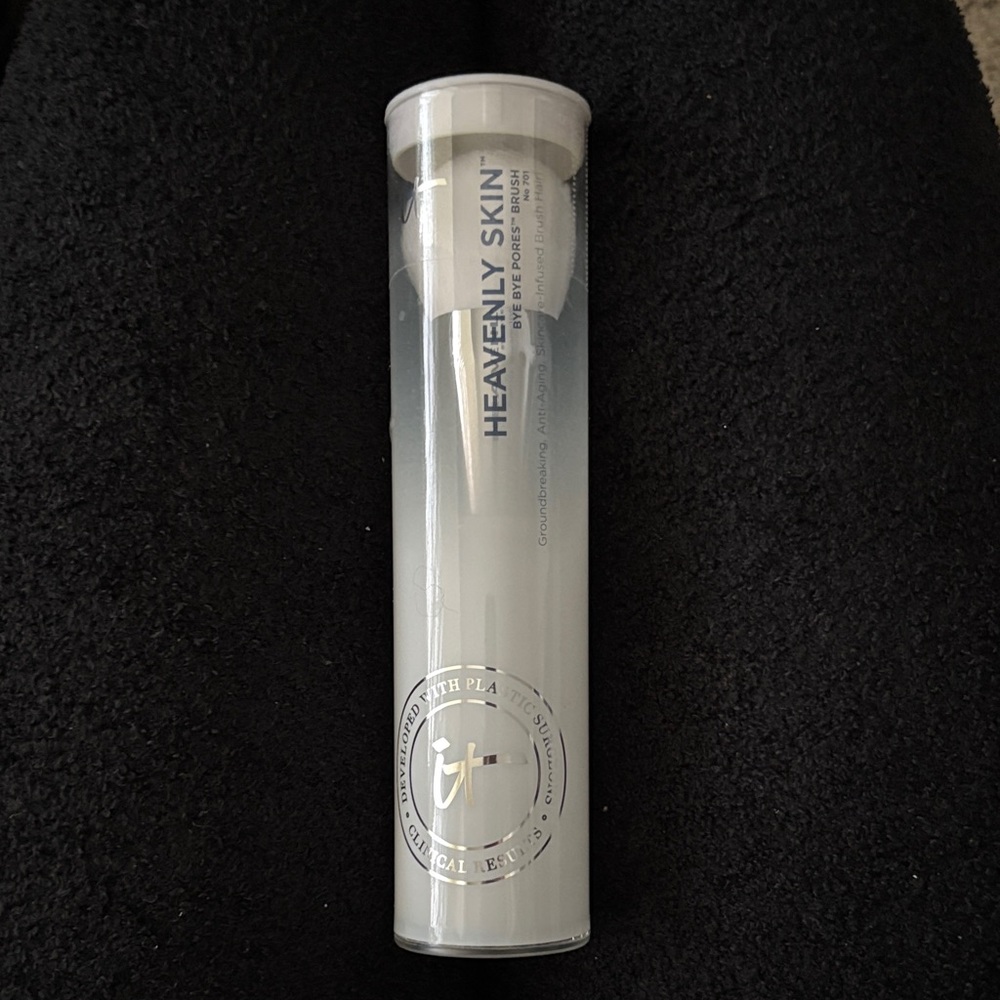 it Bye Bye Pores Heavenly Skin Brush